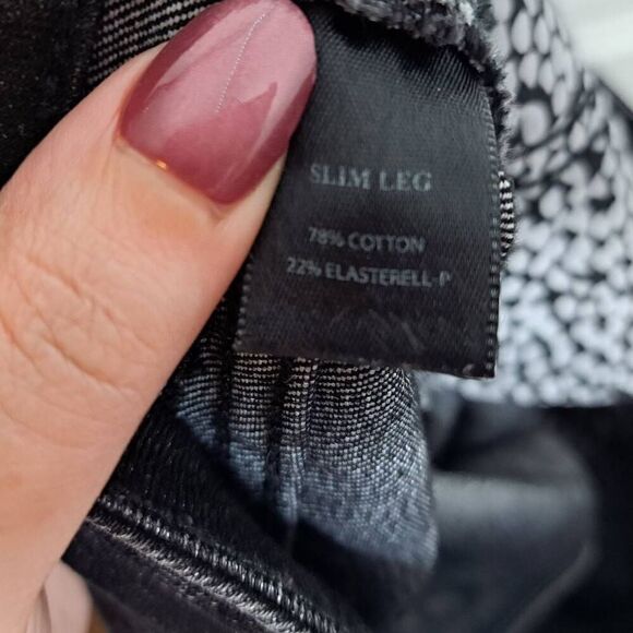 White House Black Market Women's Blanc Slim Leg Jeans Black Denim size 4 Regular - Picture 6 of 6